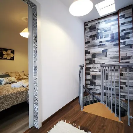 El Viaje A Elba Centro Y Playa * فيلاغارثيا دي أروزا